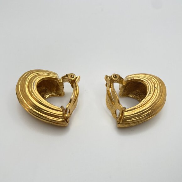 Vintage Thick BUTLER Gold Tone Hoops Clip On Earrings Large Signed Designer 5th - Picture 2 of 9